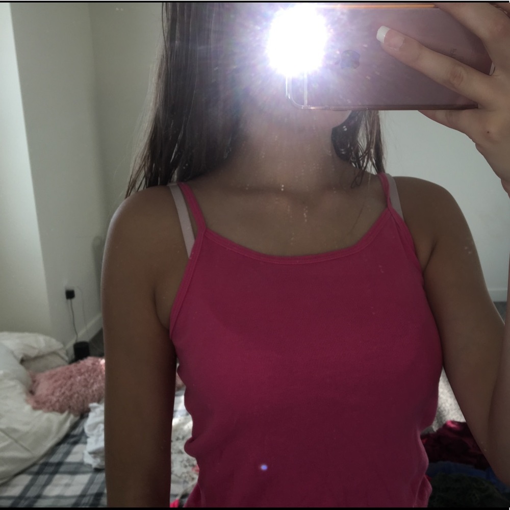 pink tank top